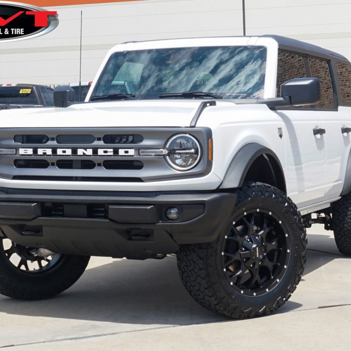 White 2024 Ford Bronco with 2" Rough Country Lift on 20" Mayhem Warrior Wheels in Matte Black & 35x12.50R20 Venom Power Terra Hunter X/T Tires